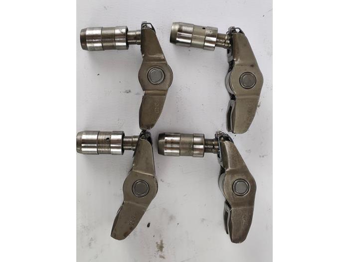 Klepstoter van een Ford Transit 2.0 TDCi 16V Eco Blue 130 2021