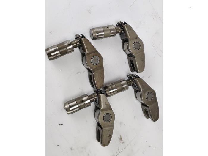 Klepstoter van een Ford Transit 2.0 TDCi 16V Eco Blue 130 2021