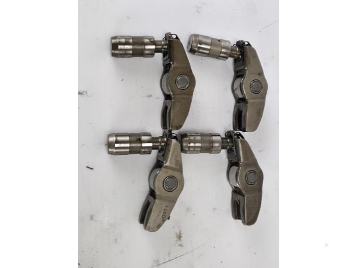 Klepstoter van een Ford Transit 2.0 TDCi 16V Eco Blue 130 2021