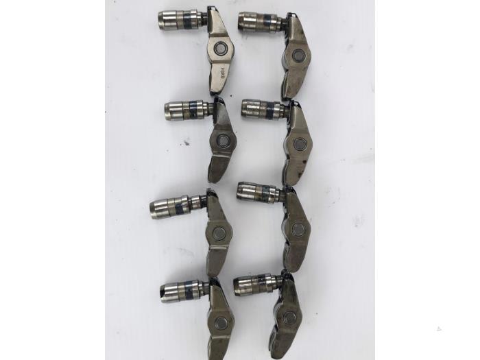 Klepstoter van een Ford Transit 2.0 TDCi 16V Eco Blue 130 2021