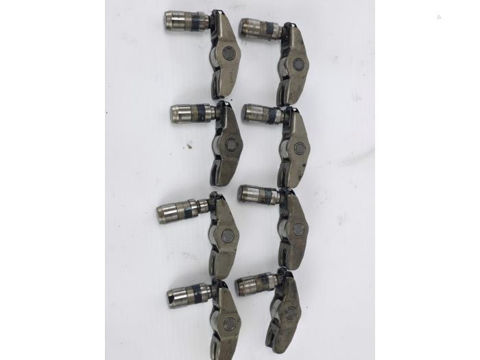 Klepstoter van een Ford Transit 2.0 TDCi 16V Eco Blue 130 2021