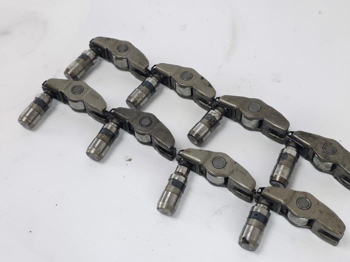 Klepstoter van een Ford Transit 2.0 TDCi 16V Eco Blue 130 2021