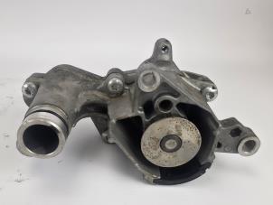 Waterpomp van een Ford Focus 4 1.0 Ti-VCT EcoBoost 12V 125 2019