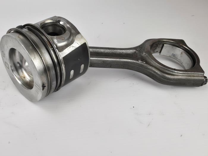 Gebruikte Zuiger Ford Kuga II (DM2) 1.5 TDCi Prijs € 60,50 Inclusief btw aangeboden door WH Carparts