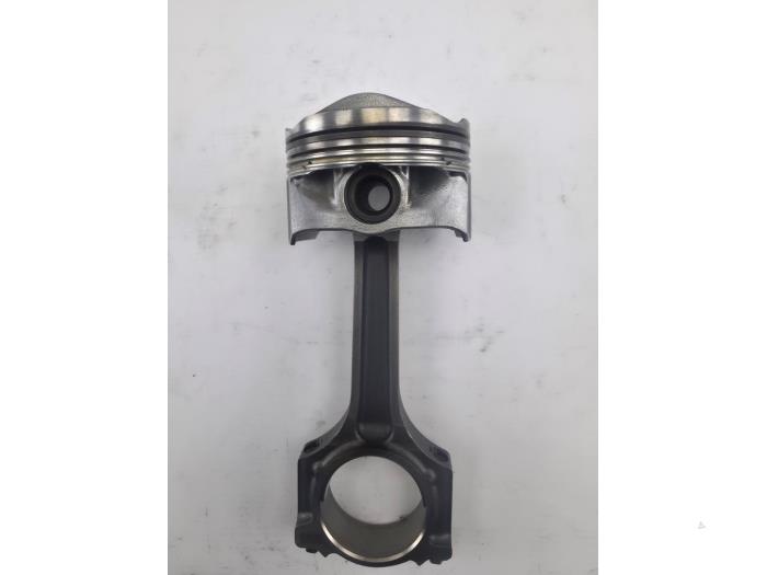 Gebruikte Zuiger Ford Focus 3 1.5 EcoBoost 16V 150 Prijs € 48,40 Inclusief btw aangeboden door WH Carparts