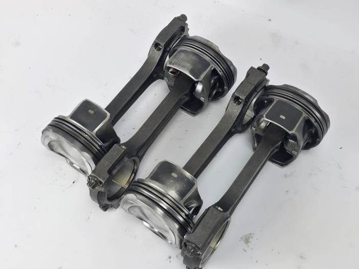Gebruikte Zuiger Ford Focus 3 1.5 EcoBoost 16V 150 Prijs € 169,40 Inclusief btw aangeboden door WH Carparts