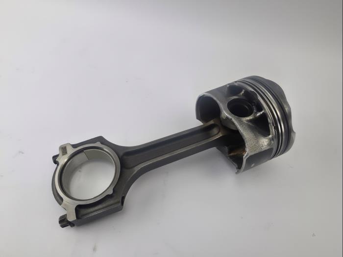 Gebruikte Zuiger Ford Focus 3 1.5 EcoBoost 16V 150 Prijs € 48,40 Inclusief btw aangeboden door WH Carparts