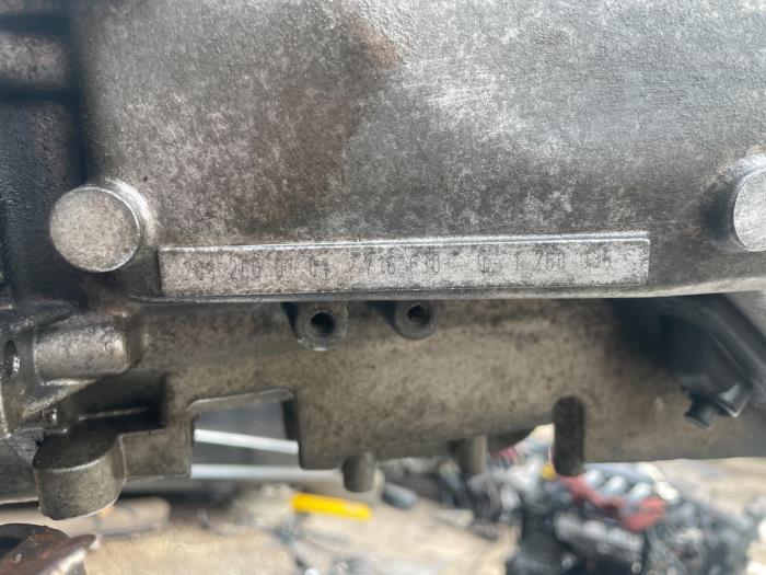 Versnellingsbak van een Mercedes-Benz C (W203) 2.0 C-200K 16V 2002