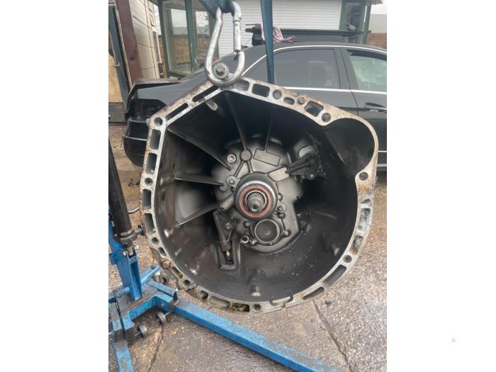 Versnellingsbak van een Mercedes-Benz C (W203) 2.0 C-200K 16V 2002