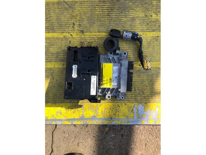 Gebruikte Computer Motormanagement Renault Twingo Prijs € 150,00 Margeregeling aangeboden door Umit Sloperij