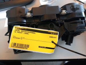 Gebruikte Chaufage Bedieningspaneel Volkswagen Passat (3C2) 1.9 TDI Prijs € 30,00 Margeregeling aangeboden door Umit Sloperij