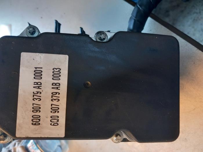 Gebruikte ABS Pomp Seat Ibiza III (6L1) 1.9 TDI FR Prijs € 200,00 Margeregeling aangeboden door Umit Sloperij