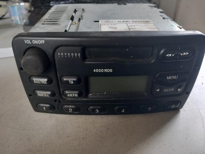 Radio/Cassette van een Ford Escort 6 (ANL)  1998