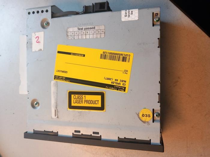 Gebruikte CD Speler Audi A4 Avant (B7) Prijs € 90,00 Margeregeling aangeboden door Umit Sloperij