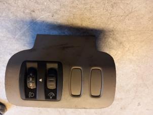 Gebruikte Schakelaar Koplamp Ihv Renault Scénic II (JM) 2.0 16V Prijs € 20,00 Margeregeling aangeboden door Umit Sloperij