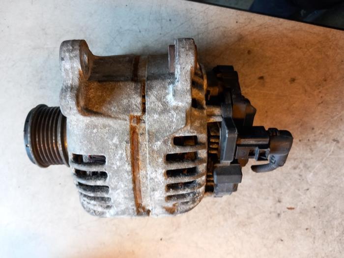 Gebruikte Dynamo Audi A4 (B7) 2.0 20V Prijs € 24,00 Margeregeling aangeboden door Umit Sloperij