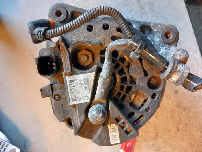 Gebruikte Dynamo Volkswagen Crafter 2.5 TDI 28/30/32/35 LWB Prijs € 90,00 Margeregeling aangeboden door Umit Sloperij