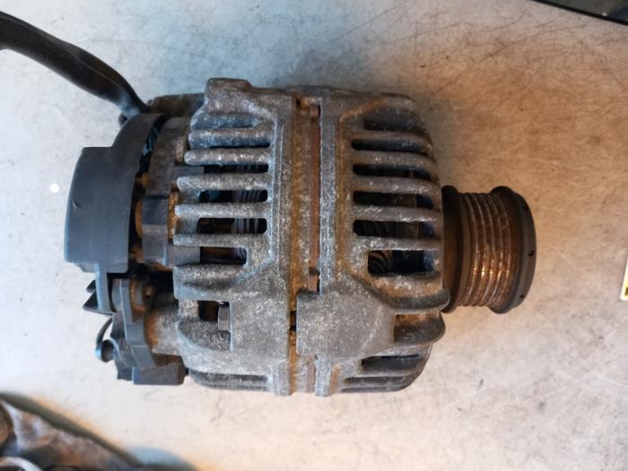 Gebruikte Dynamo Volkswagen Fox (5Z) 1.4 16V Prijs € 30,00 Margeregeling aangeboden door Umit Sloperij