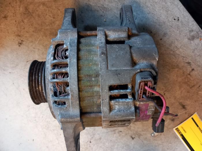 Dynamo van een Mazda 121 (DB) 1.3i GL,GLX,Top 16V 1991