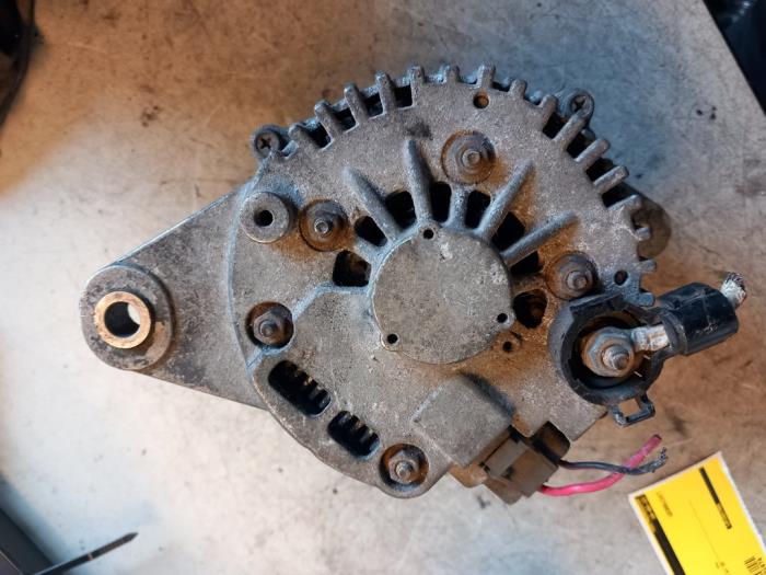 Dynamo van een Mazda 121 (DB) 1.3i GL,GLX,Top 16V 1991