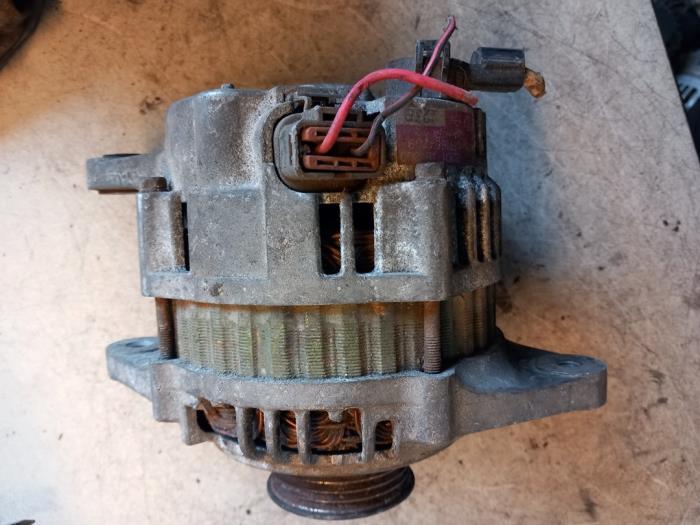 Dynamo van een Mazda 121 (DB) 1.3i GL,GLX,Top 16V 1991