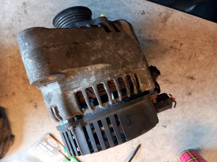 Gebruikte Alternator Ford Focus 1 1.6 16V Prijs € 40,00 Margeregeling aangeboden door Umit Sloperij
