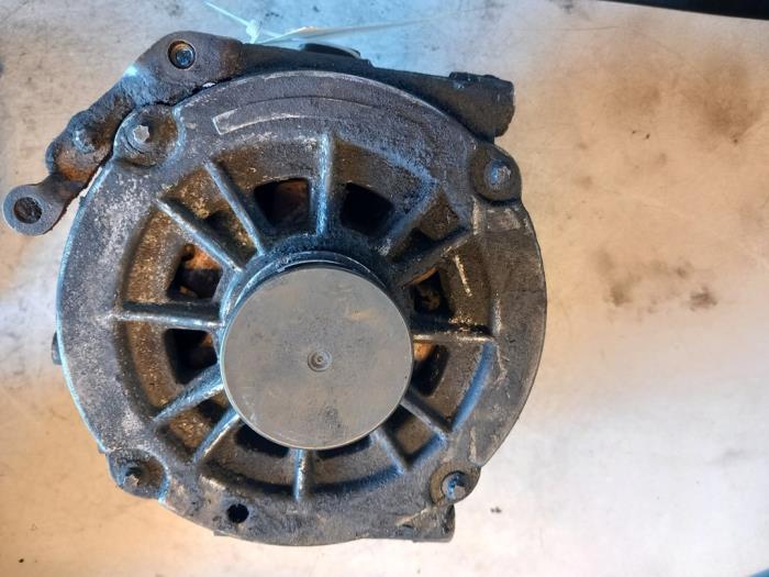 Gebruikte Dynamo Mercedes ML I (163) 270 2.7 CDI 20V Prijs € 100,00 Margeregeling aangeboden door Umit Sloperij