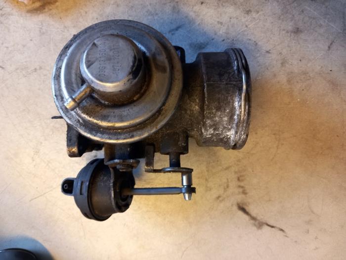 Gebruikte Gasklephuis Volkswagen Caddy III (2KA,2KH,2CA,2CH) 1.9 TDI Prijs € 50,00 Margeregeling aangeboden door Umit Sloperij