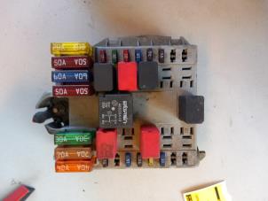 Gebruikte Zekering Fiat Punto II (188) 1.2 16V 3-Drs. Prijs € 45,00 Margeregeling aangeboden door Umit Sloperij