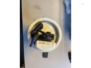 Gebruikte Benzinepomp Seat Leon (1M1) 1.8 20V Prijs € 45,00 Margeregeling aangeboden door Umit Sloperij