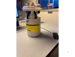 Gebruikte Benzinepomp Renault Twingo (C06) 1.2 Prijs € 30,00 Margeregeling aangeboden door Umit Sloperij