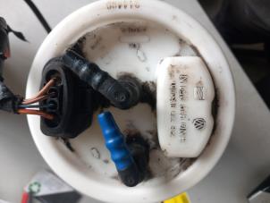 Gebruikte Benzinepomp Volkswagen Polo III (6N2) 1.4 16V 75 Prijs € 40,00 Margeregeling aangeboden door Umit Sloperij