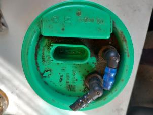 Gebruikte Benzinepomp Volkswagen Polo IV (9N1/2/3) 1.2 12V Prijs € 50,00 Margeregeling aangeboden door Umit Sloperij