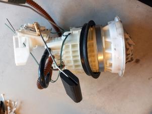 Gebruikte Benzinepomp BMW Mini One/Cooper (R50) 1.6 16V Cooper Prijs € 50,00 Margeregeling aangeboden door Umit Sloperij