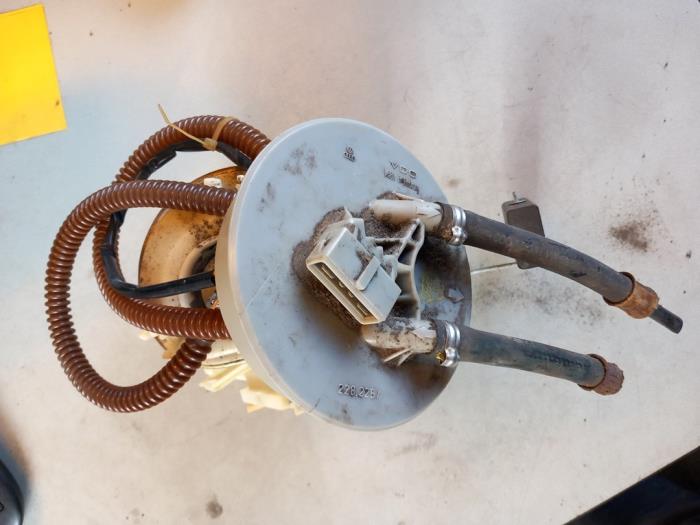 Gebruikte Benzinepomp Volkswagen Golf III Cabrio (1E) 1.8 Prijs € 45,00 Margeregeling aangeboden door Umit Sloperij