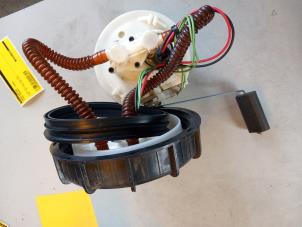 Gebruikte Benzinepomp Ford Mondeo III 2.0 16V Prijs € 45,00 Margeregeling aangeboden door Umit Sloperij