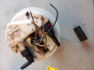 Gebruikte Benzinepomp Renault Clio II (BB/CB) 1.2 Prijs € 30,00 Margeregeling aangeboden door Umit Sloperij