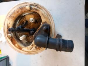 Gebruikte Benzinepomp Iveco Daily Prijs € 85,00 Margeregeling aangeboden door Umit Sloperij