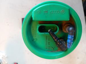 Gebruikte Benzinepomp Volkswagen Polo IV (9N1/2/3) 1.4 FSI 16V Prijs € 40,00 Margeregeling aangeboden door Umit Sloperij