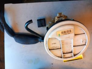 Gebruikte Benzinepomp Mercedes E Combi (S211) 2.2 E-220 CDI 16V Prijs € 65,00 Margeregeling aangeboden door Umit Sloperij