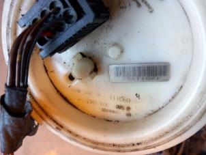 Gebruikte Benzinepomp BMW 5 serie Touring (E61) 520d 16V Prijs € 45,00 Margeregeling aangeboden door Umit Sloperij