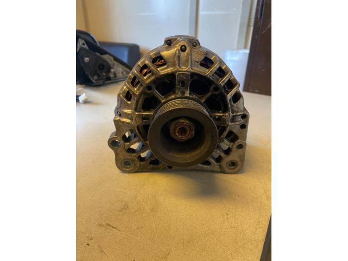 Gebruikte Dynamo Seat Ibiza III (6L1) 1.9 TDI 100 Prijs € 30,00 Margeregeling aangeboden door Umit Sloperij