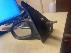 Gebruikte Spiegel Buiten links Renault Clio II (BB/CB) Prijs € 20,00 Margeregeling aangeboden door Umit Sloperij