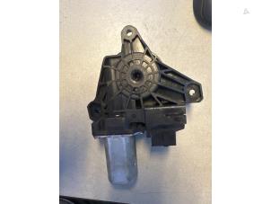 Gebruikte Portierruitmotor Mercedes A (W176) Prijs € 40,00 Margeregeling aangeboden door Umit Sloperij