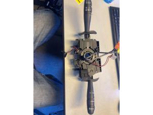 Gebruikte Licht + Raw Schakelaar Renault Clio II (BB/CB) 1.2 16V Prijs € 40,00 Margeregeling aangeboden door Umit Sloperij