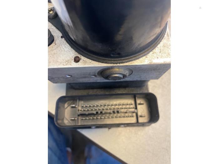 Gebruikte ABS Pomp Volkswagen Touran (1T1/T2) 1.9 TDI 100 Prijs € 40,00 Margeregeling aangeboden door Umit Sloperij