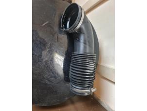 Gebruikte Intercooler Buis Mercedes A (W176) 1.6 A-180 16V Prijs € 40,00 Margeregeling aangeboden door Umit Sloperij