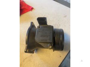 Gebruikte Luchtmassameter Volkswagen New Beetle (9C1/9G1) 1.6 Prijs € 30,00 Margeregeling aangeboden door Umit Sloperij