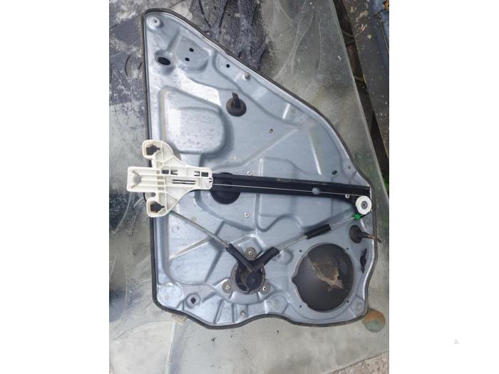 Ruitmechaniek 4Deurs links-achter van een Volkswagen Polo 2002