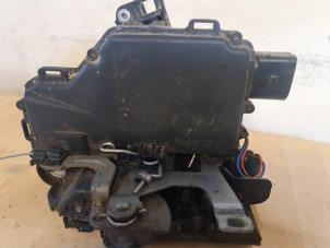 Gebruikte Deurslot Mechaniek 2Deurs rechts Volkswagen Golf Prijs € 30,00 Margeregeling aangeboden door Umit Sloperij